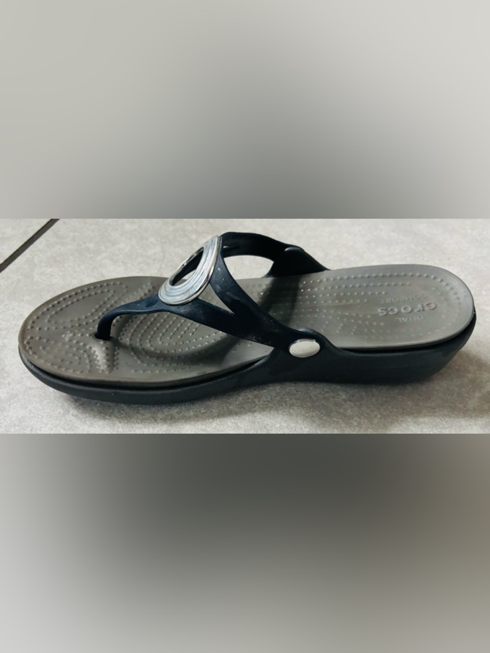 Crocs Sanrah Silver Circle Wedge Sandals - Picture 4 of 11